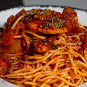 Μακαρόνια με σάλτσα μάμμης